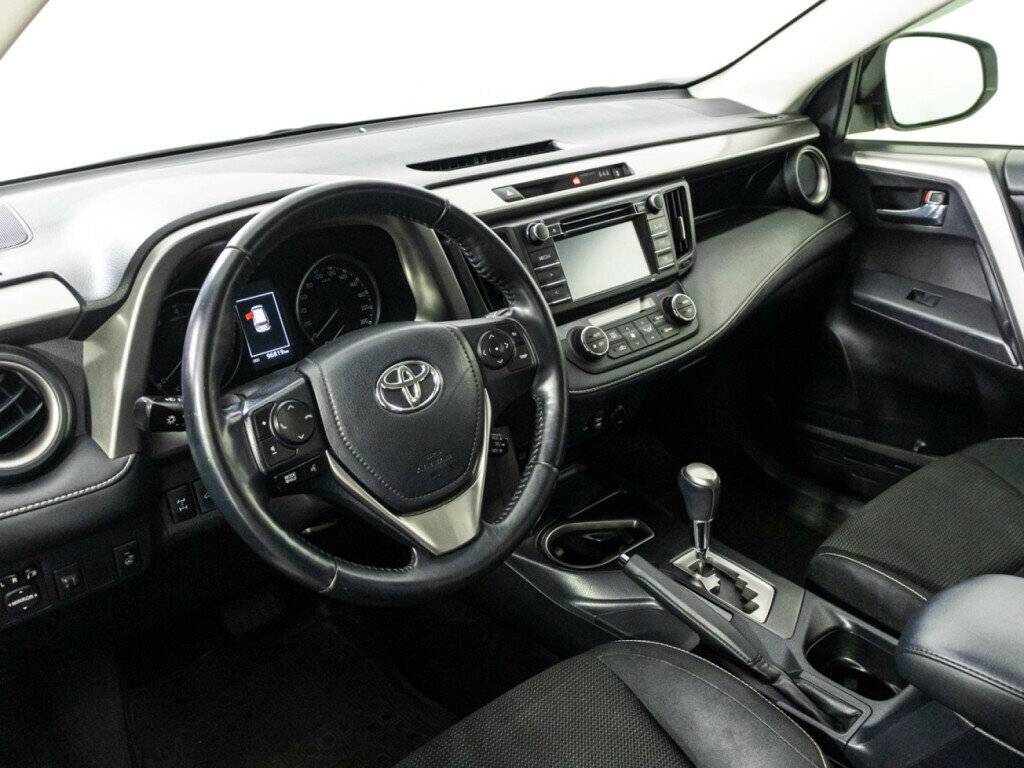 Toyota RAV4 с пробегом — 2016 год. Фото: #8