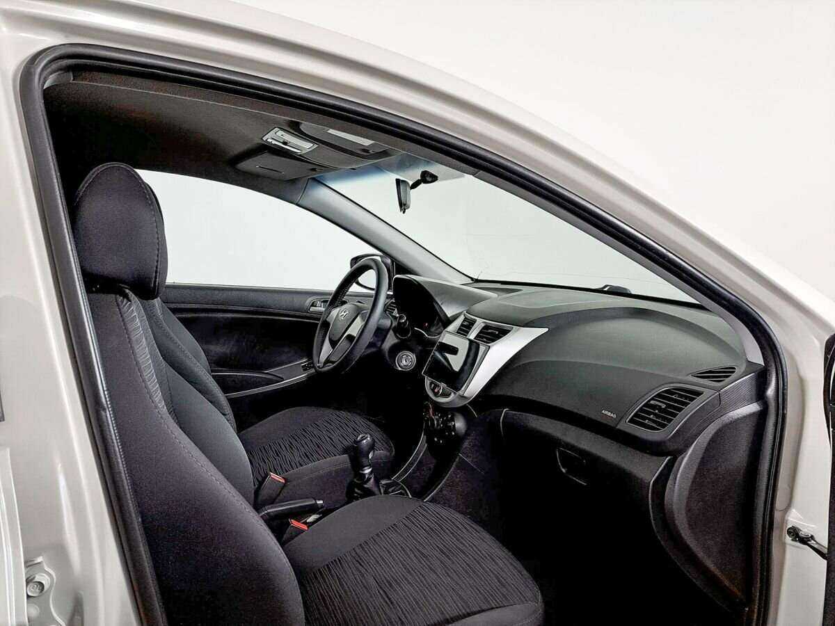 Hyundai Solaris с пробегом — 2015 год. Фото: #5