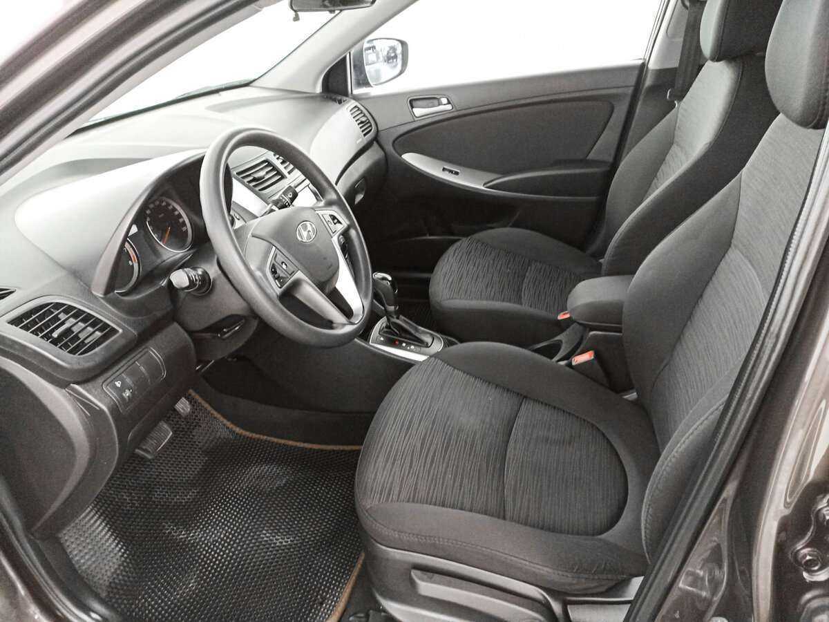 Hyundai Solaris с пробегом — 2015 год. Фото: #15