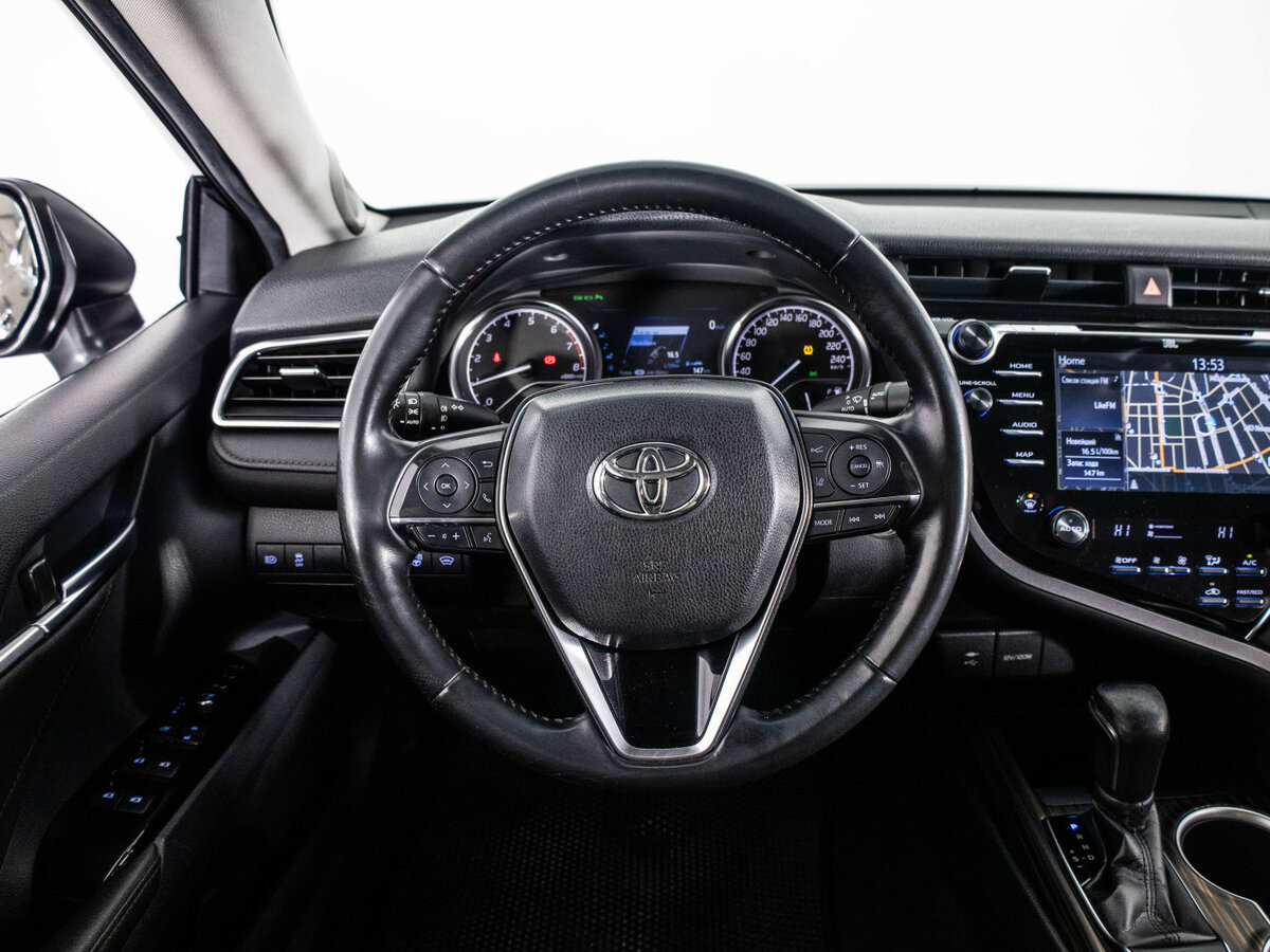 Toyota Camry с пробегом — 2018 год. Фото: #6