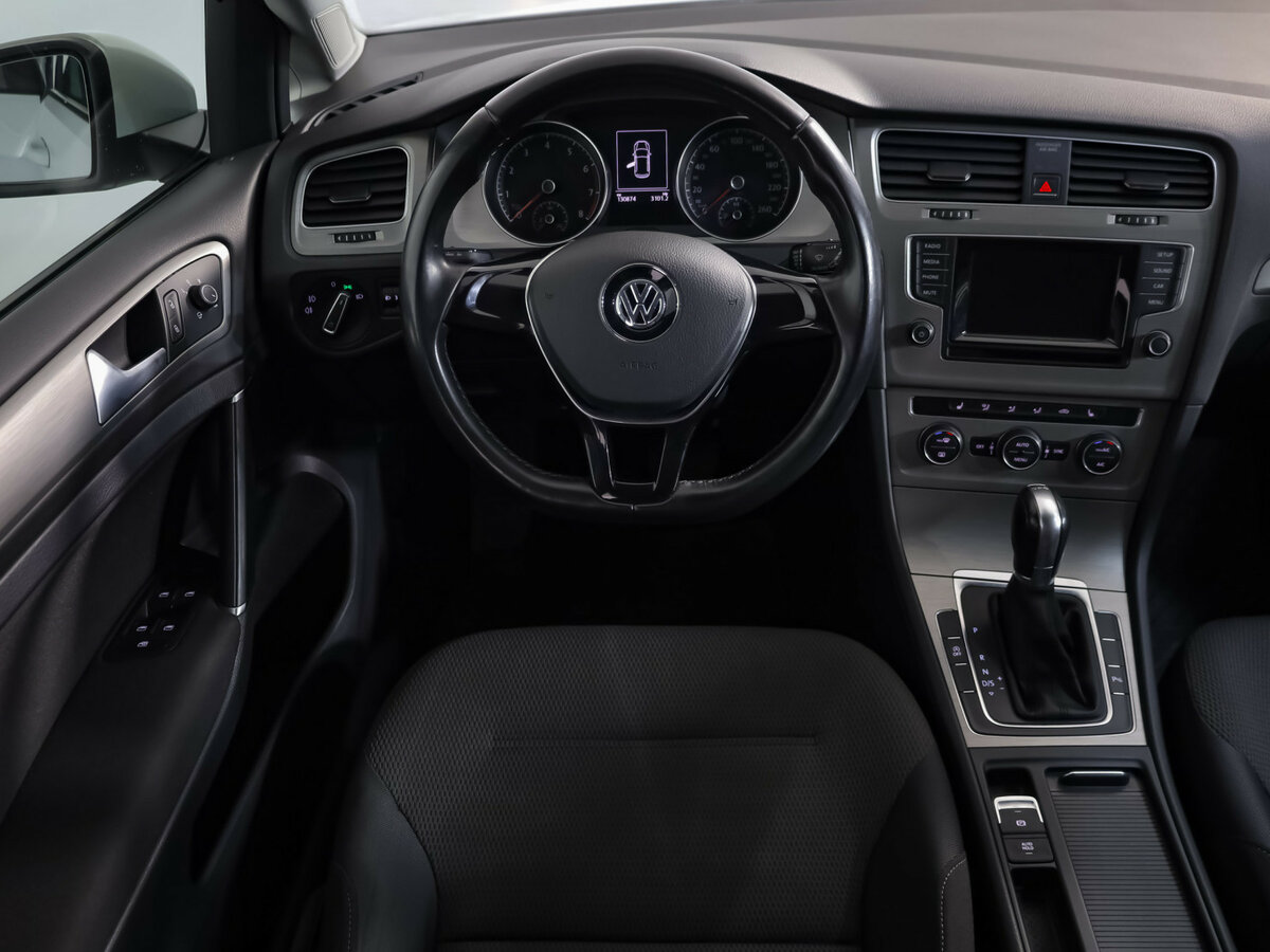 Volkswagen Golf с пробегом — 2015 год. Фото: #9