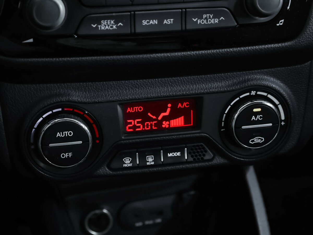 Kia Rio с пробегом — 2013 год. Фото: #8
