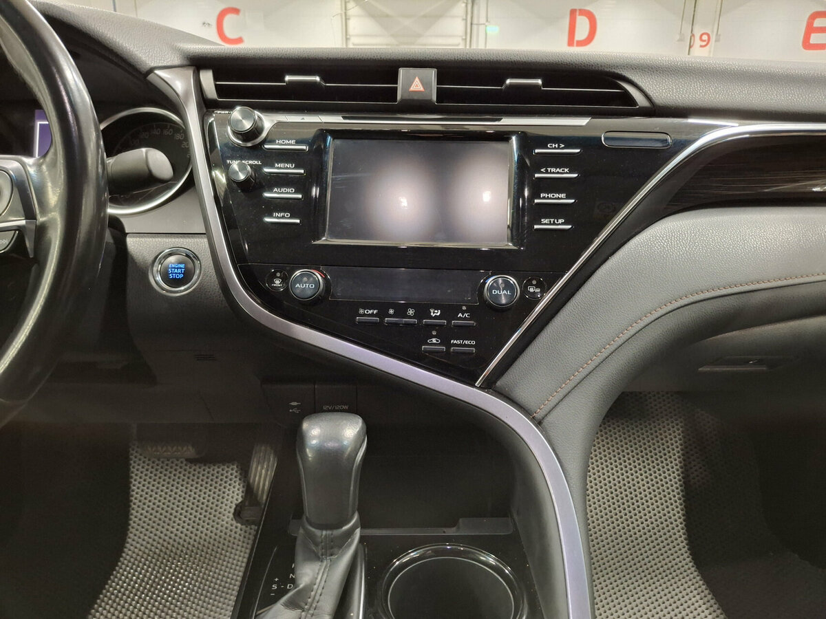 Toyota Camry с пробегом — 2018 год. Фото: #13