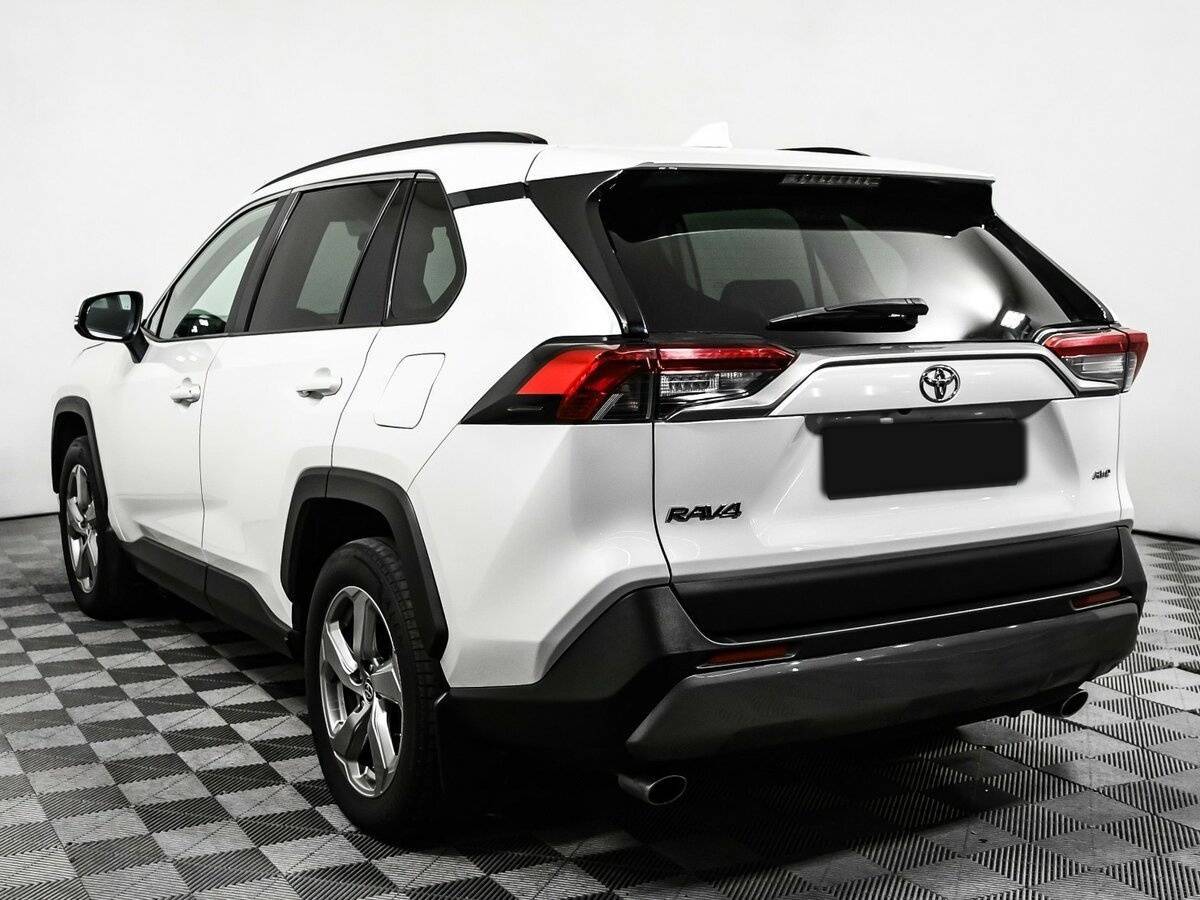 Toyota RAV4 с пробегом — 2021 год. Фото: #6
