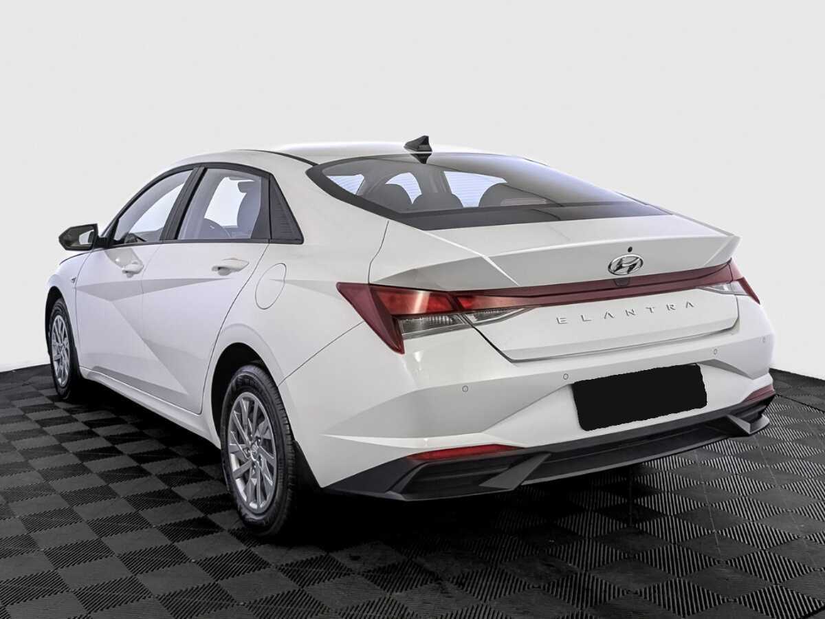 Hyundai Elantra с пробегом — 2022 год. Фото: #6