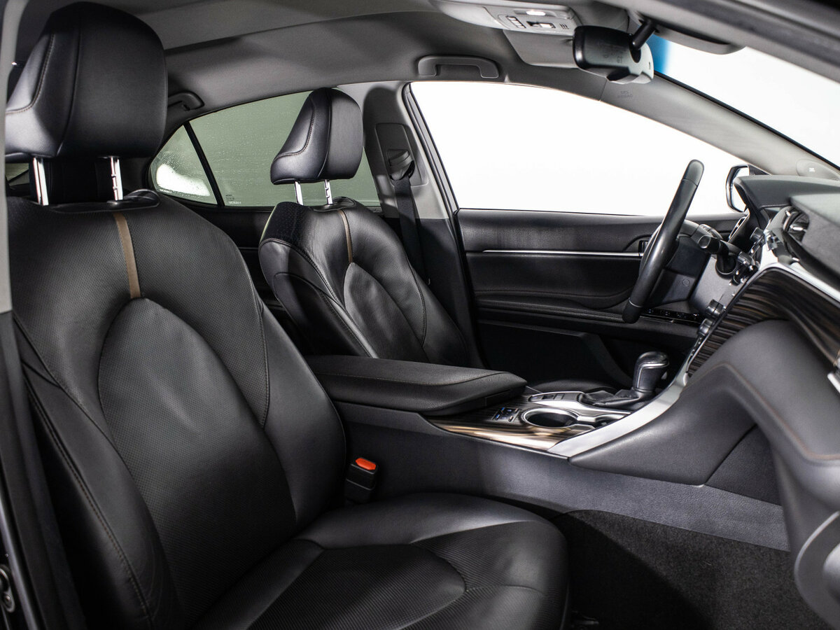 Toyota Camry с пробегом — 2018 год. Фото: #8