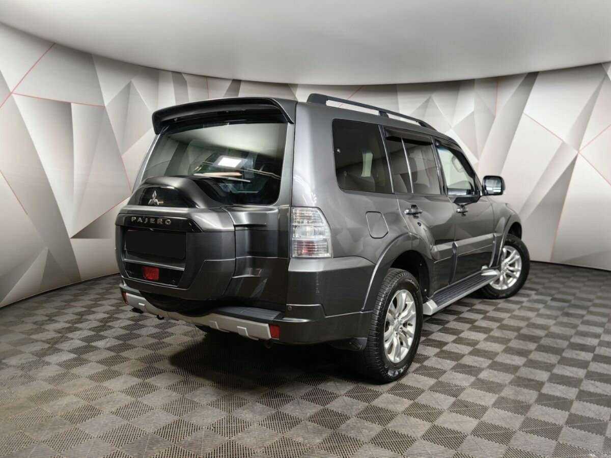 Mitsubishi Pajero с пробегом — 2015 год. Фото: #1