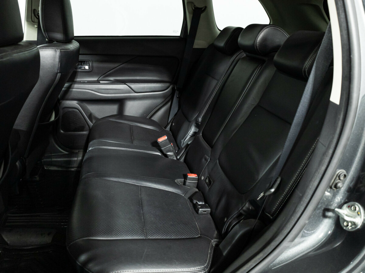 Mitsubishi Outlander с пробегом — 2017 год. Фото: #9