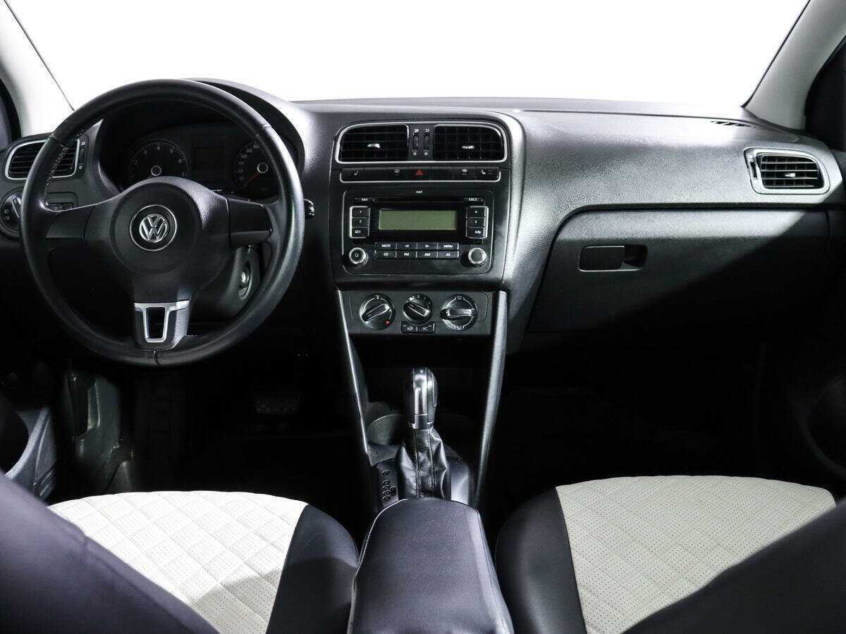 Volkswagen Polo с пробегом — 2012 год. Фото: #11