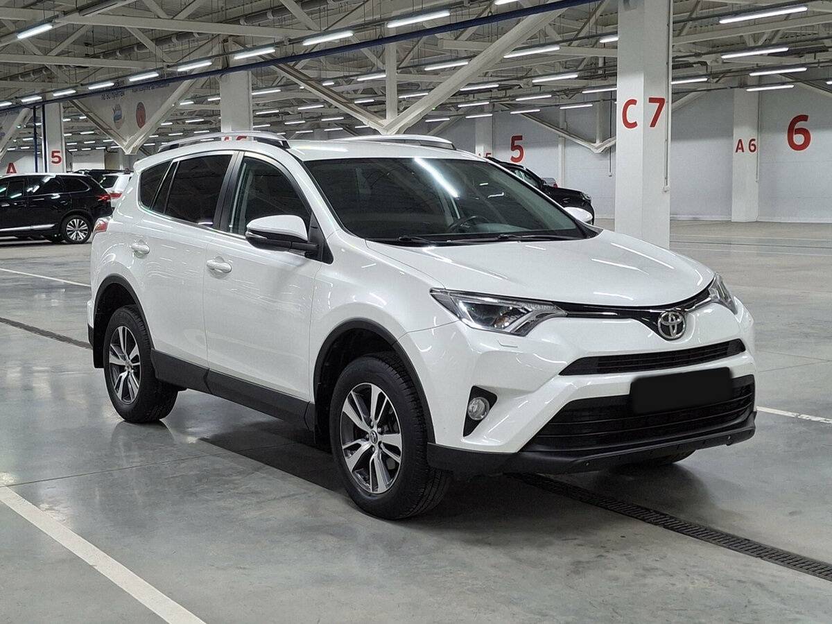 Toyota RAV4 с пробегом — 2016 год. Фото: #2