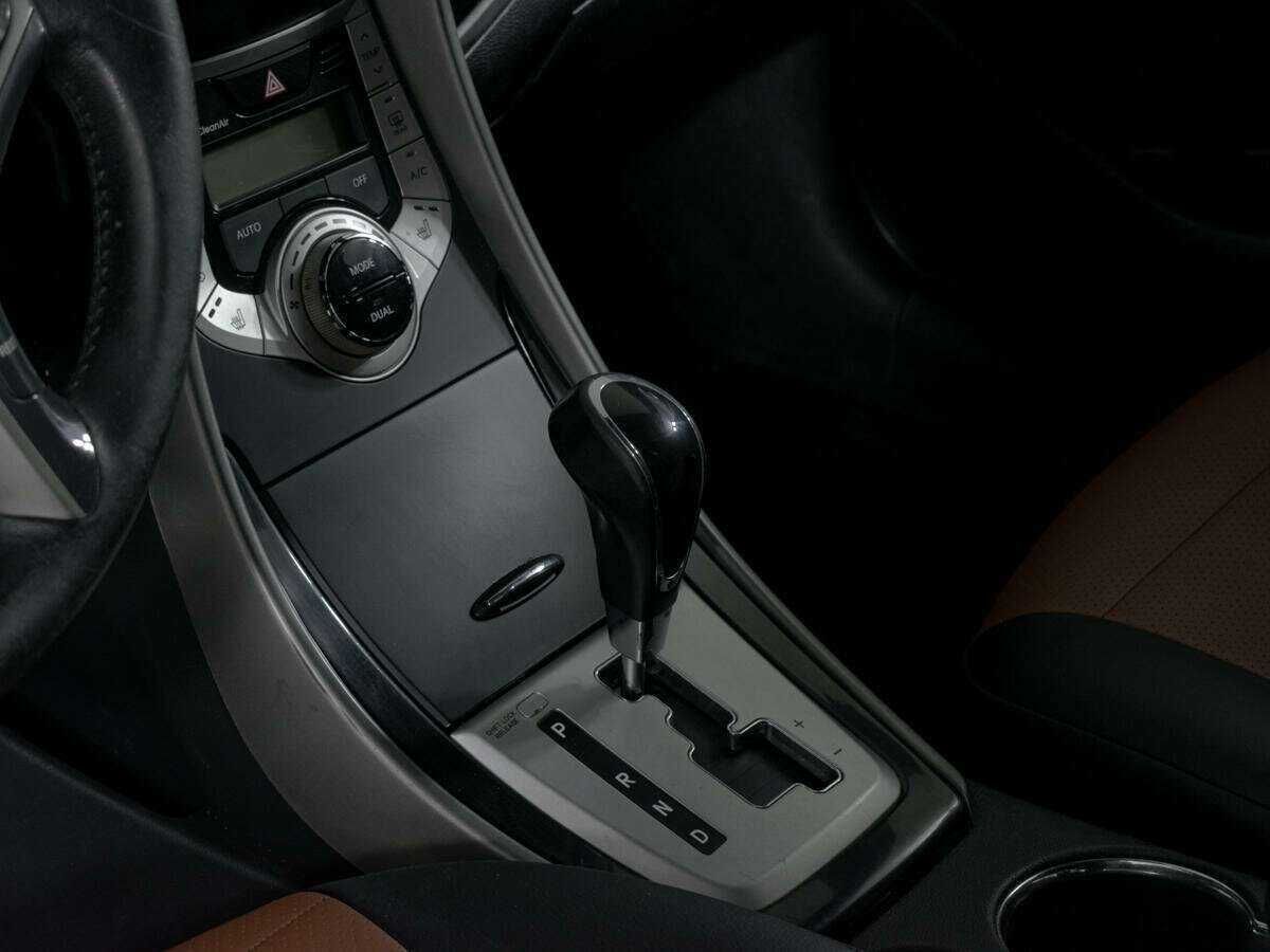 Hyundai Elantra с пробегом — 2012 год. Фото: #13