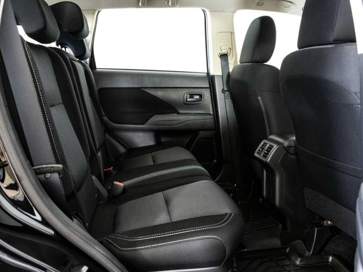 Mitsubishi Outlander с пробегом — 2018 год. Фото: #12