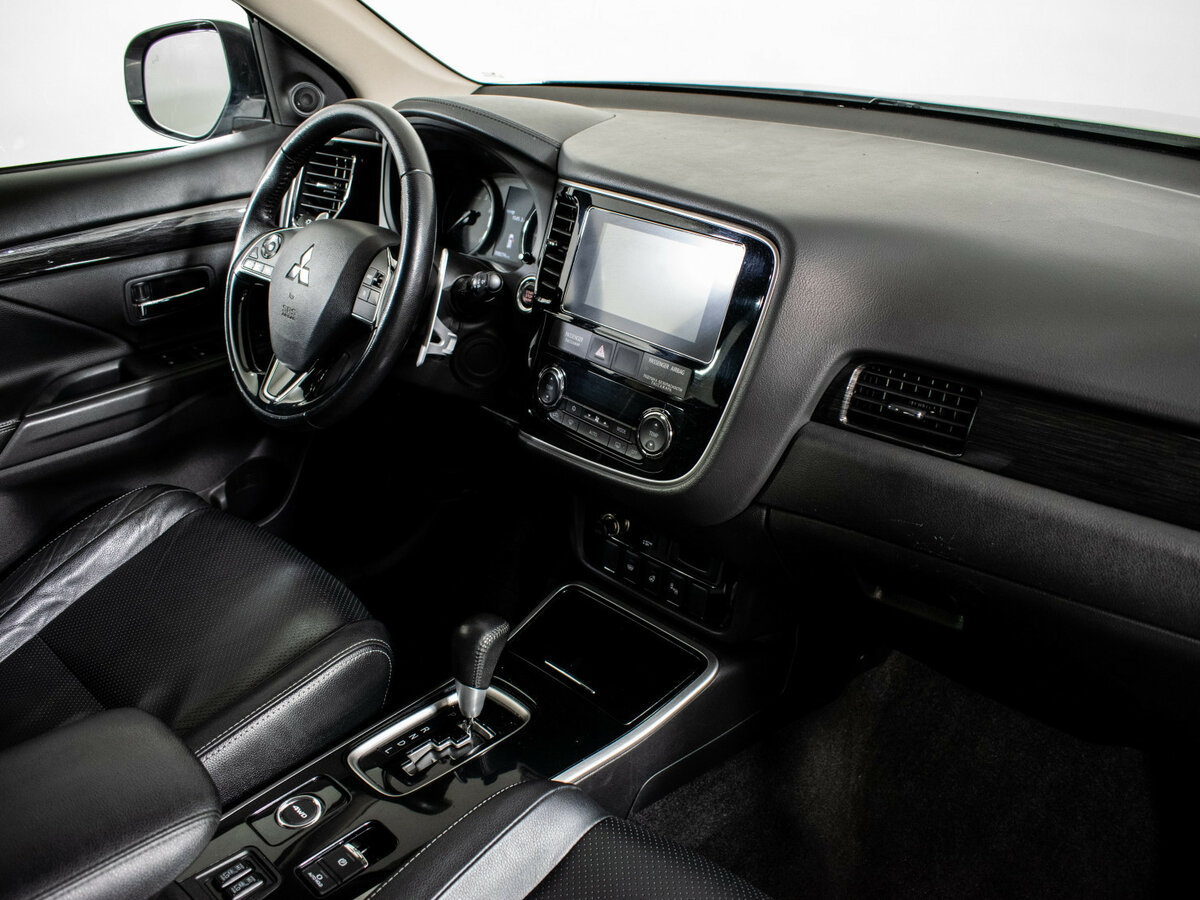 Mitsubishi Outlander с пробегом — 2017 год. Фото: #9