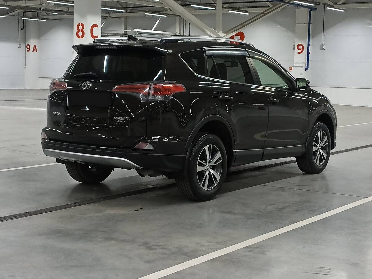 Toyota RAV4 с пробегом — 2016 год. Фото: #4