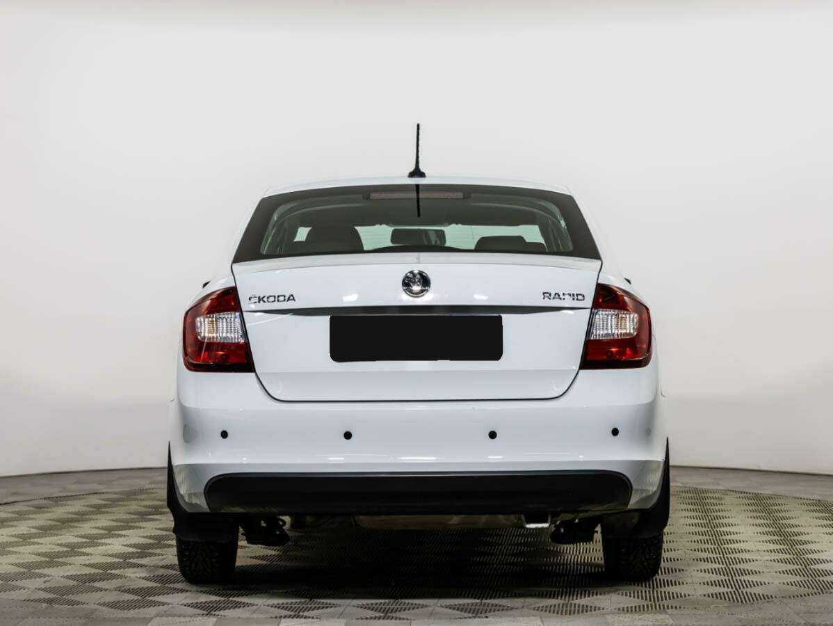 Skoda Rapid с пробегом — 2017 год. Фото: #4