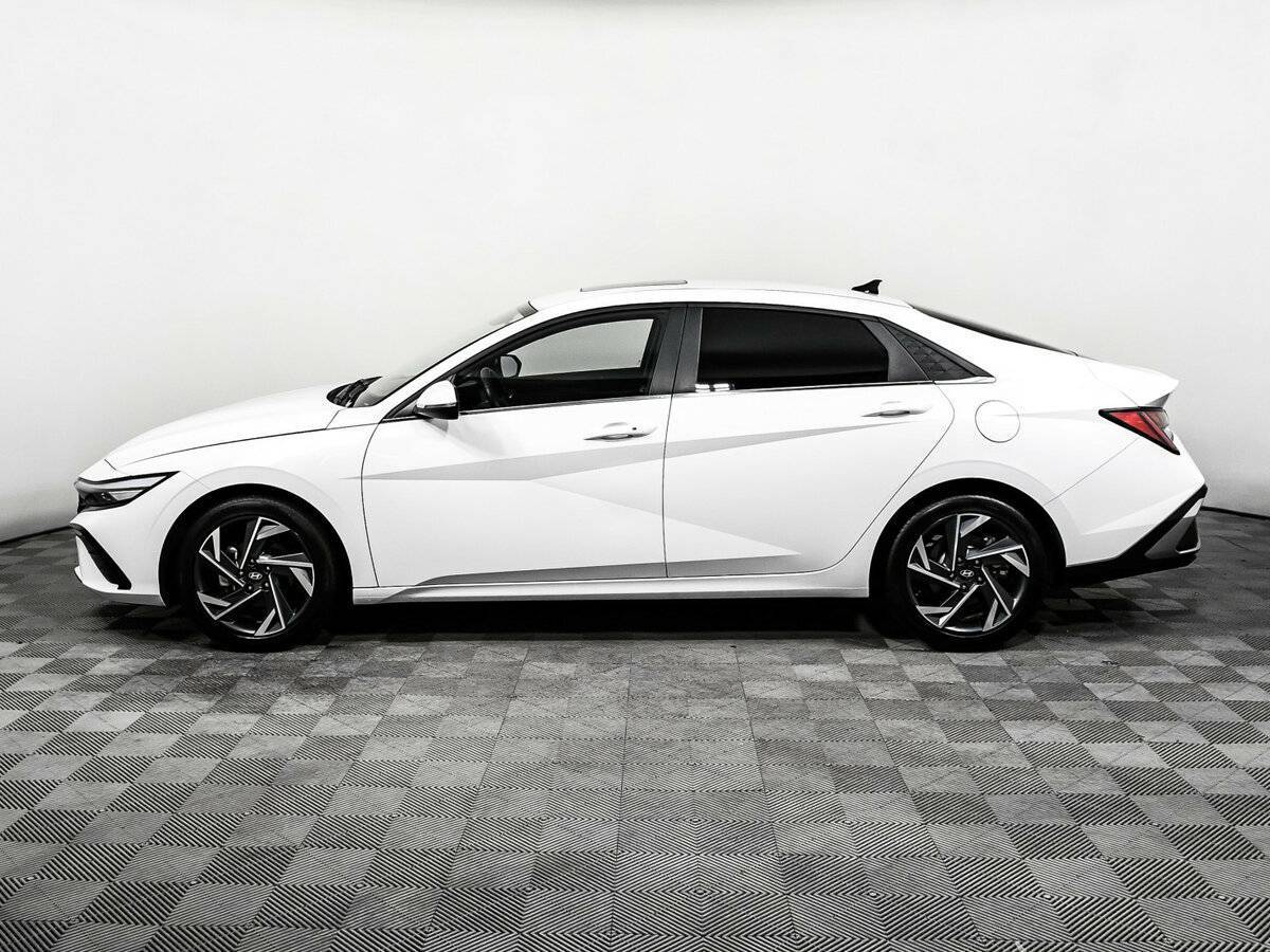 Hyundai Elantra с пробегом — 2023 год. Фото: #7