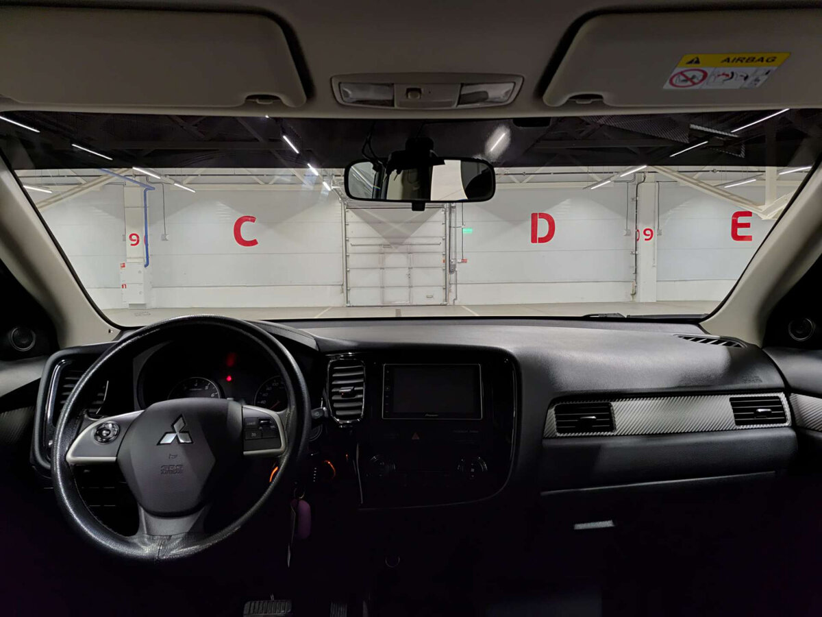 Mitsubishi Outlander с пробегом — 2016 год. Фото: #13