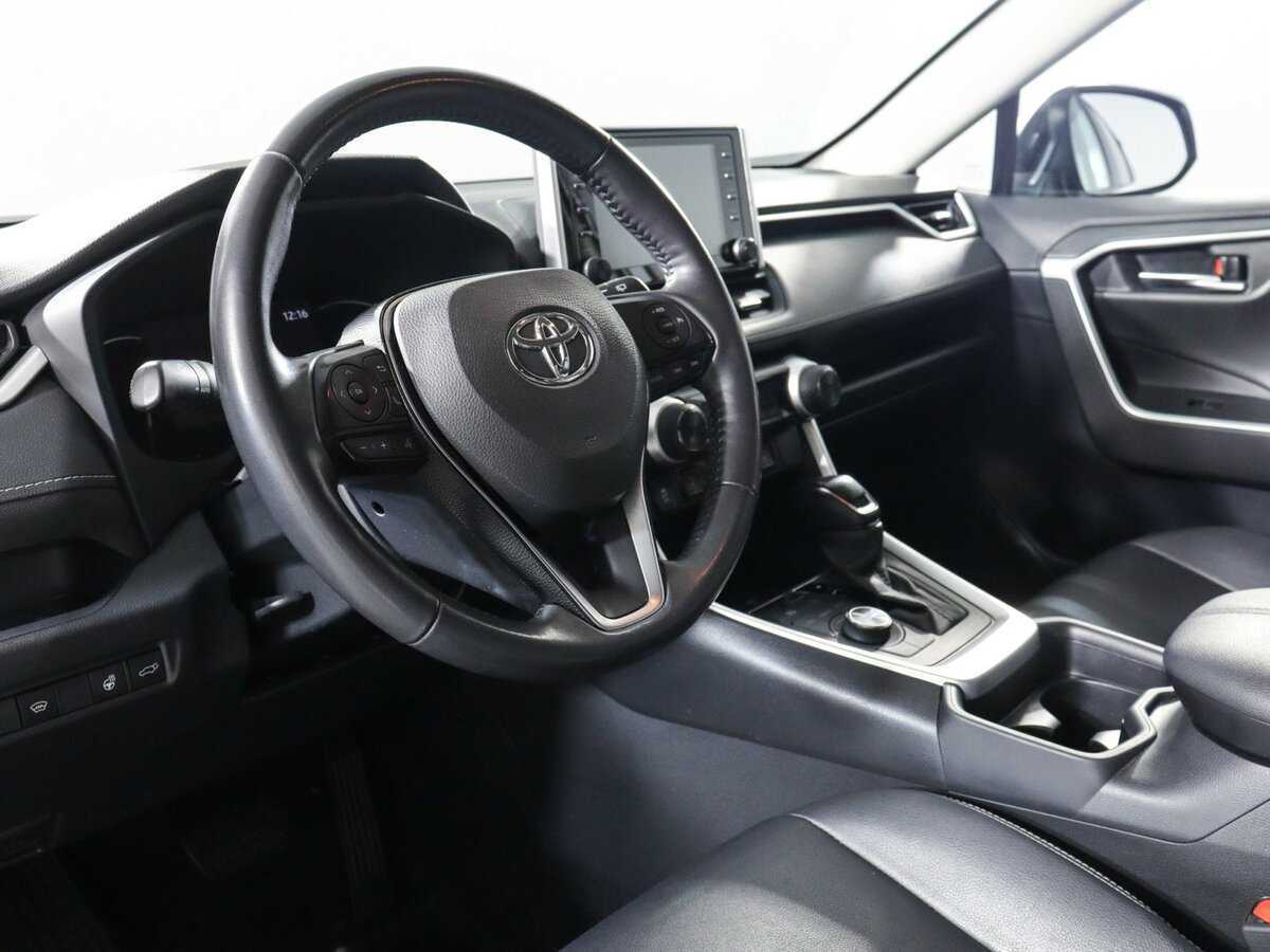 Toyota RAV4 с пробегом — 2021 год. Фото: #10