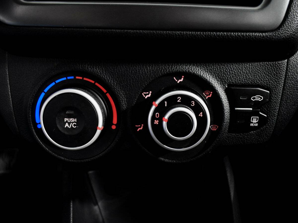 Kia Rio с пробегом — 2012 год. Фото: #13