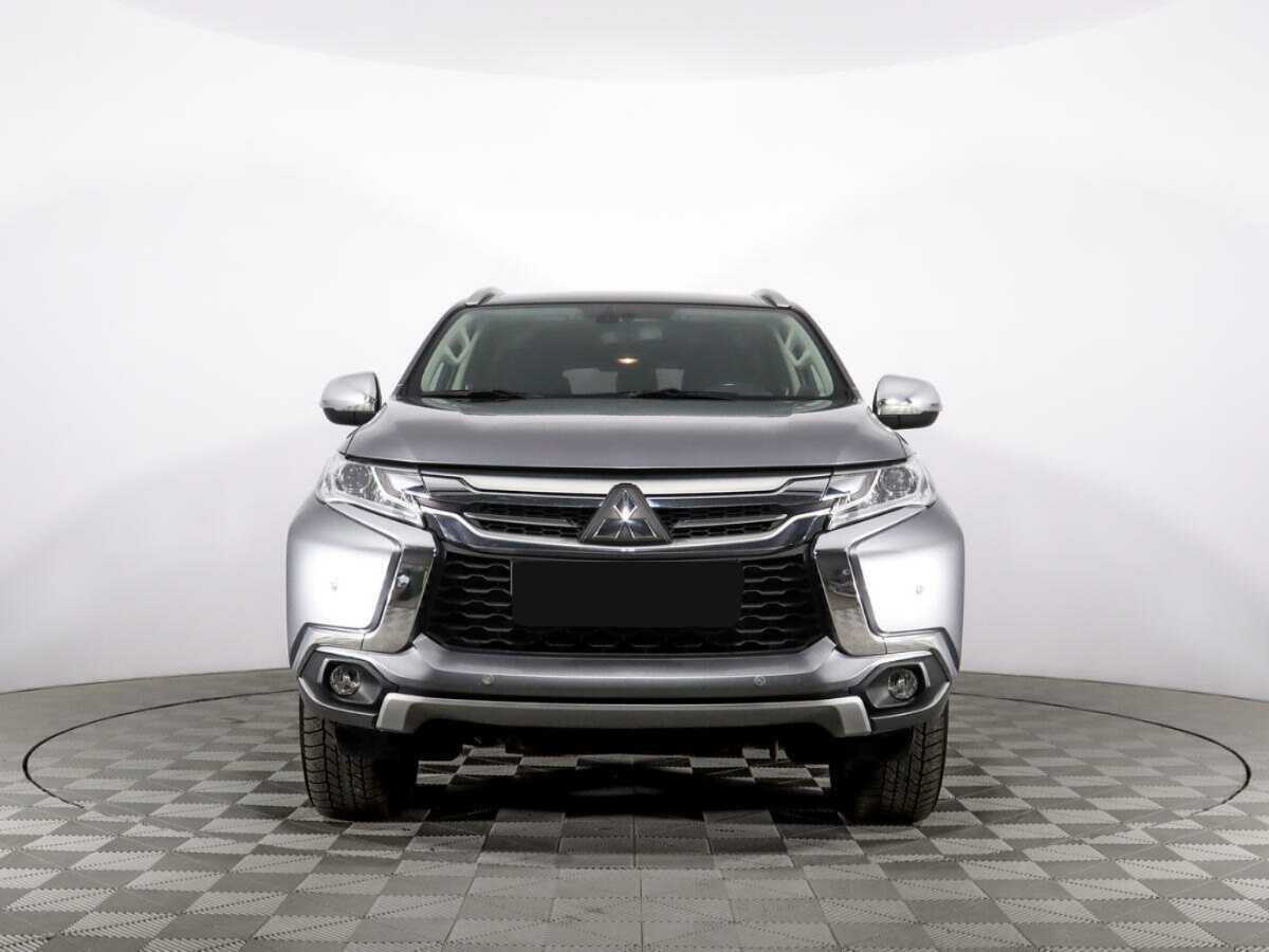 Mitsubishi Pajero Sport с пробегом — 2017 год. Фото: #1