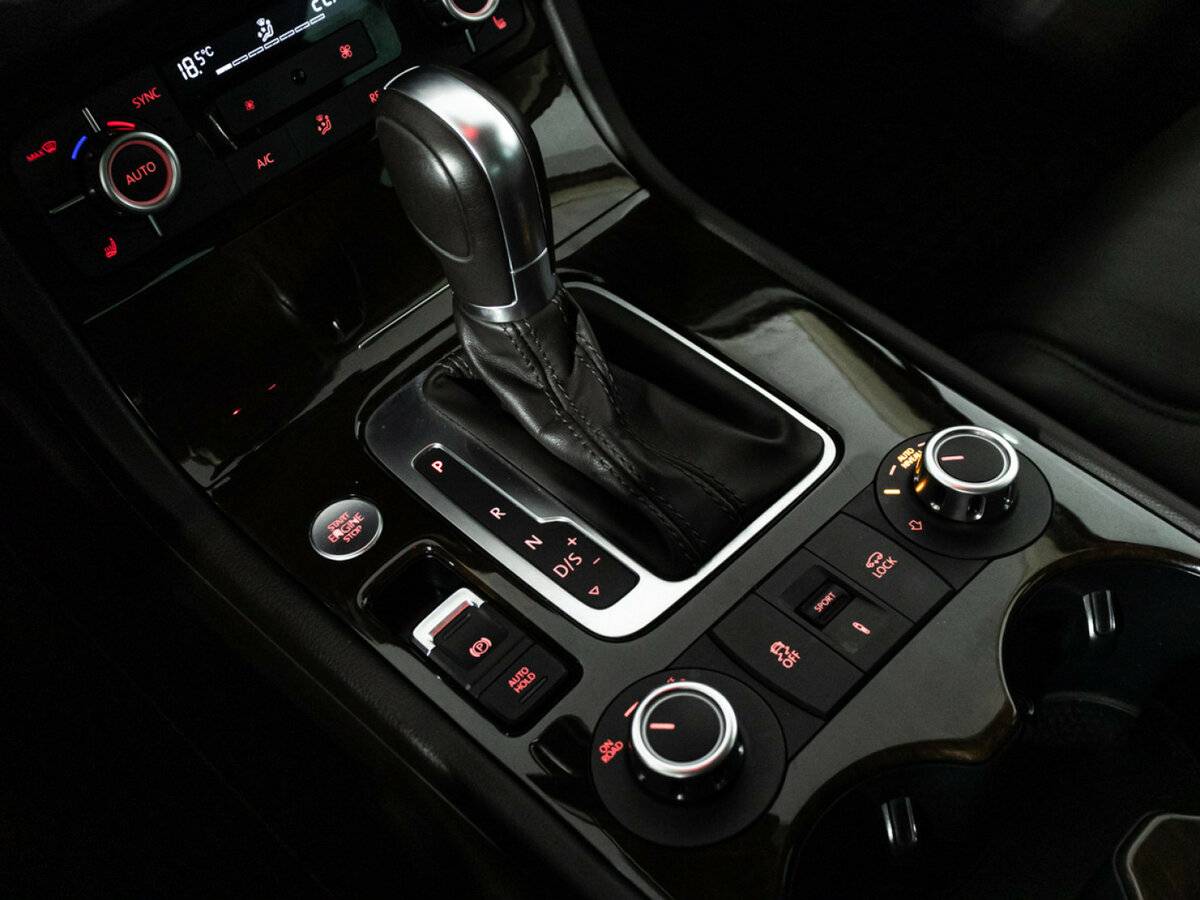 Volkswagen Touareg с пробегом — 2014 год. Фото: #15