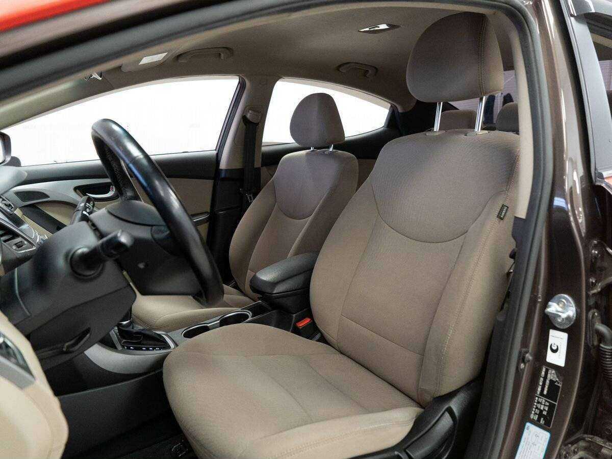Hyundai Elantra с пробегом — 2014 год. Фото: #5