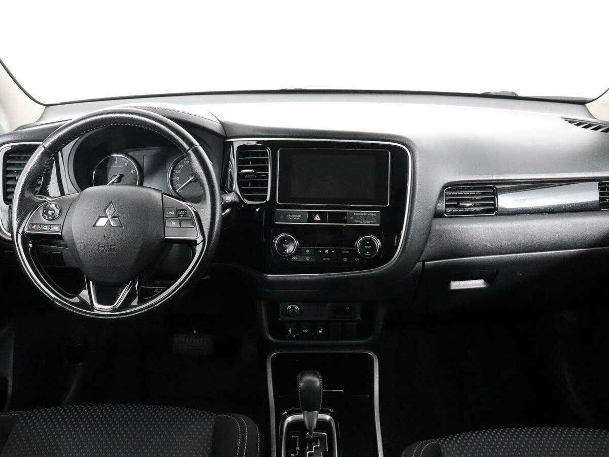 Mitsubishi Outlander с пробегом — 2018 год. Фото: #10
