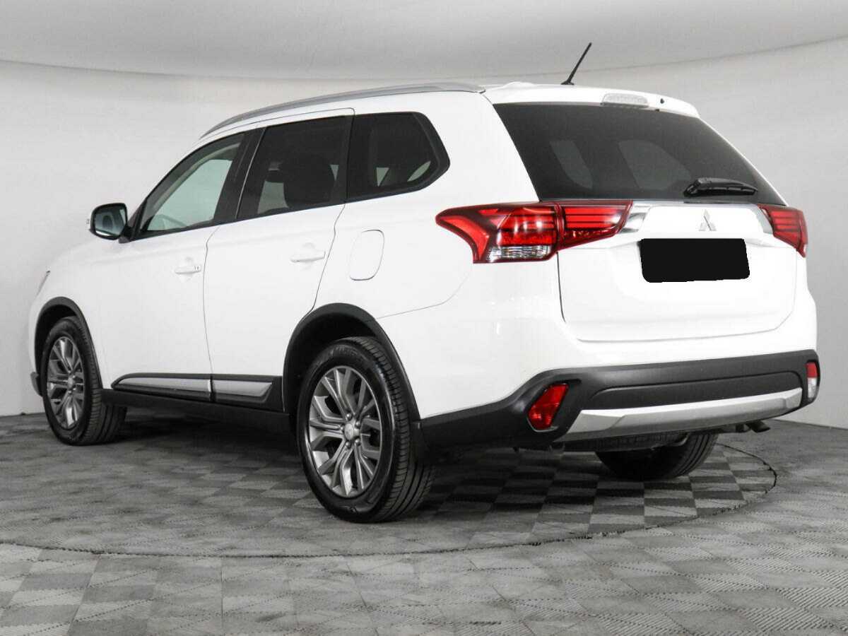 Mitsubishi Outlander с пробегом — 2015 год. Фото: #6