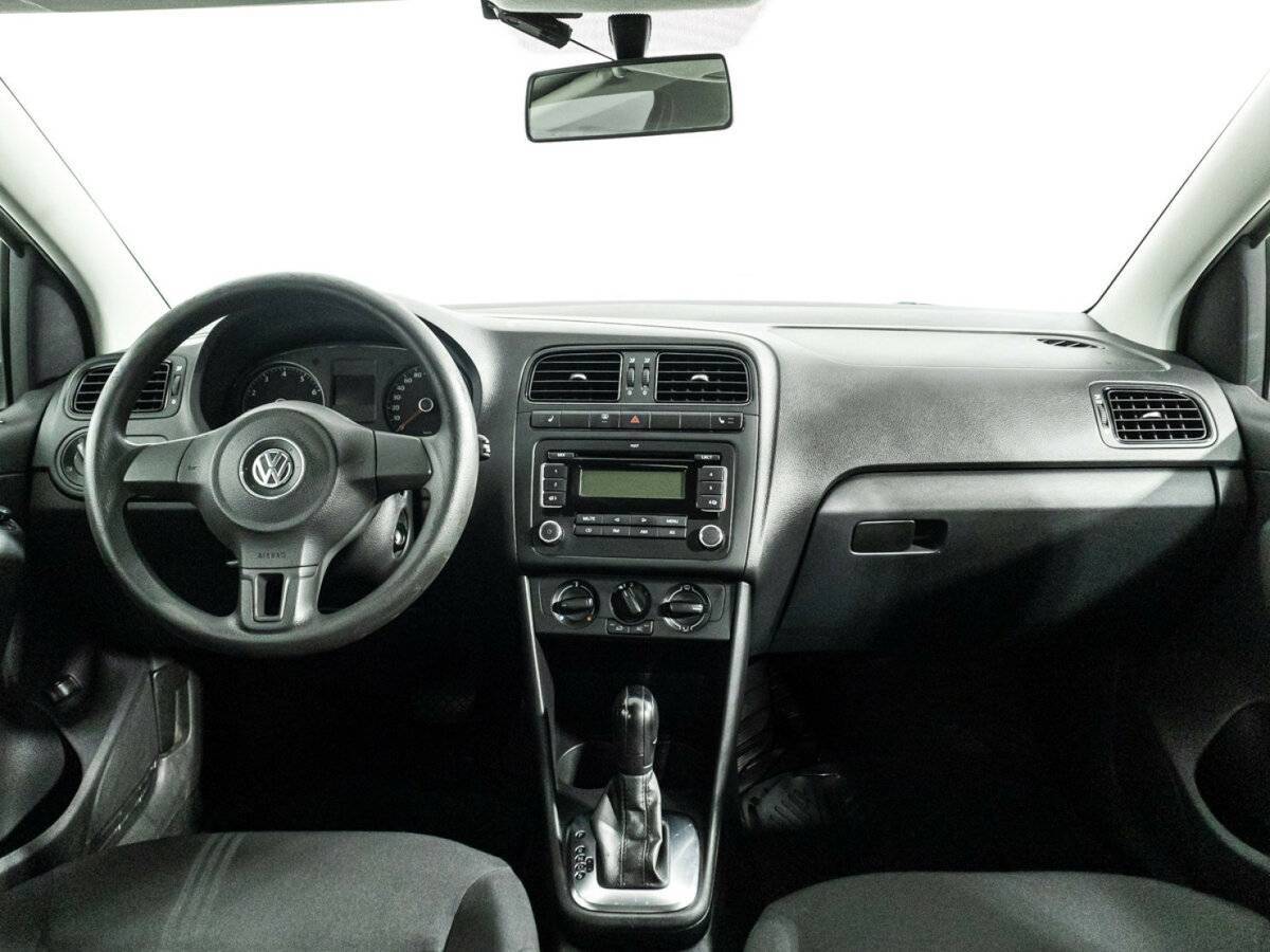 Volkswagen Polo с пробегом — 2012 год. Фото: #12