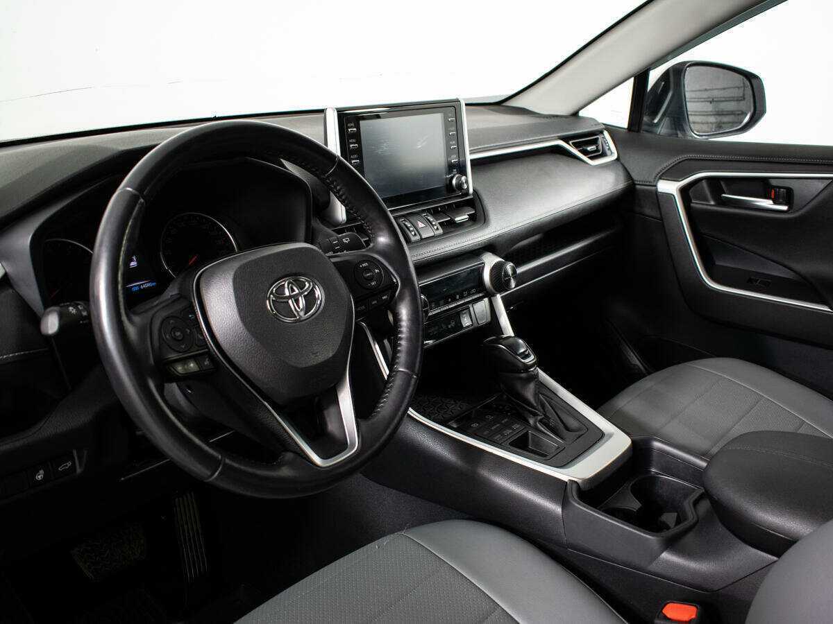 Toyota RAV4 с пробегом — 2020 год. Фото: #10