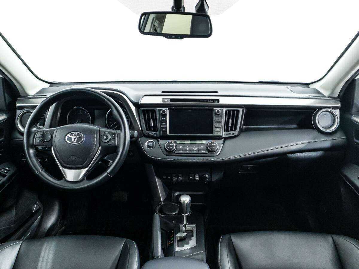 Toyota RAV4 с пробегом — 2018 год. Фото: #12
