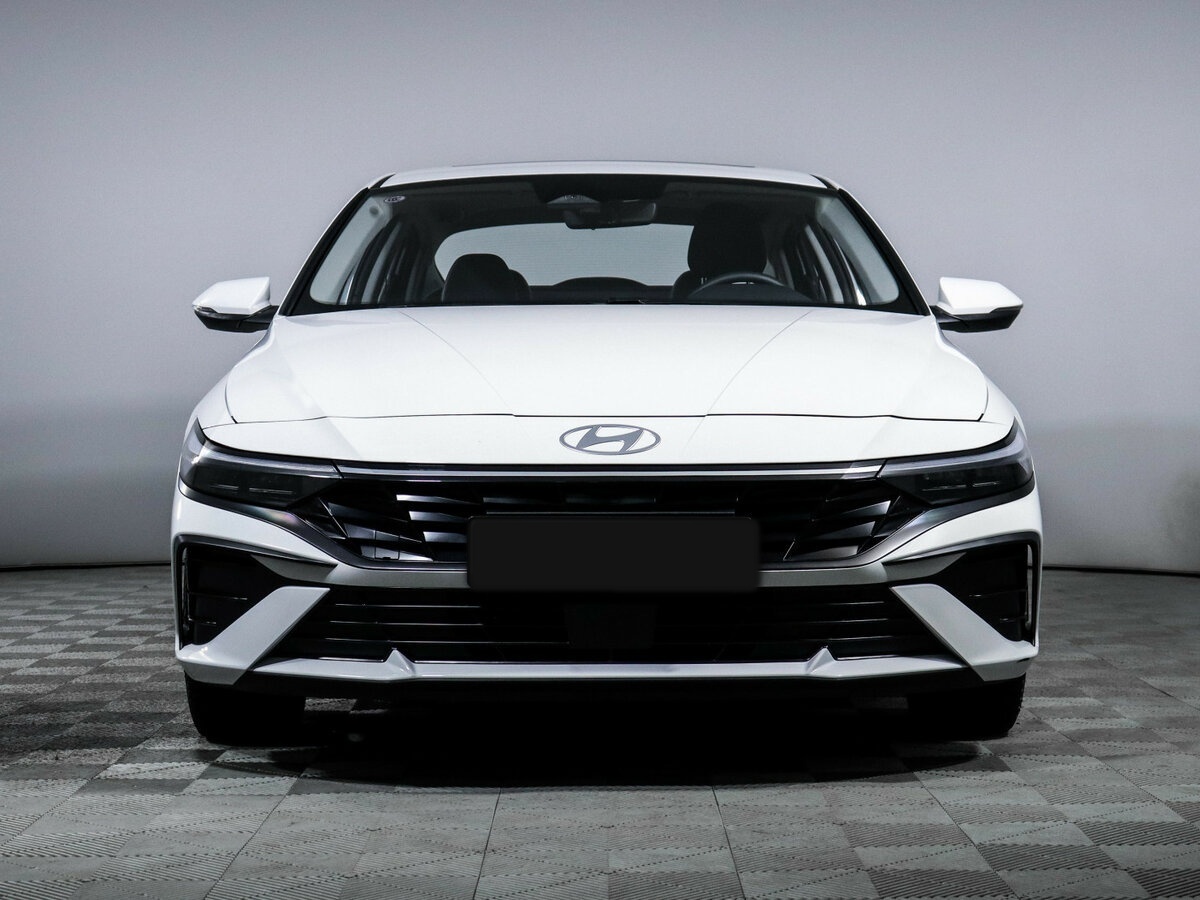 Hyundai Elantra с пробегом — 2023 год. Фото: #1