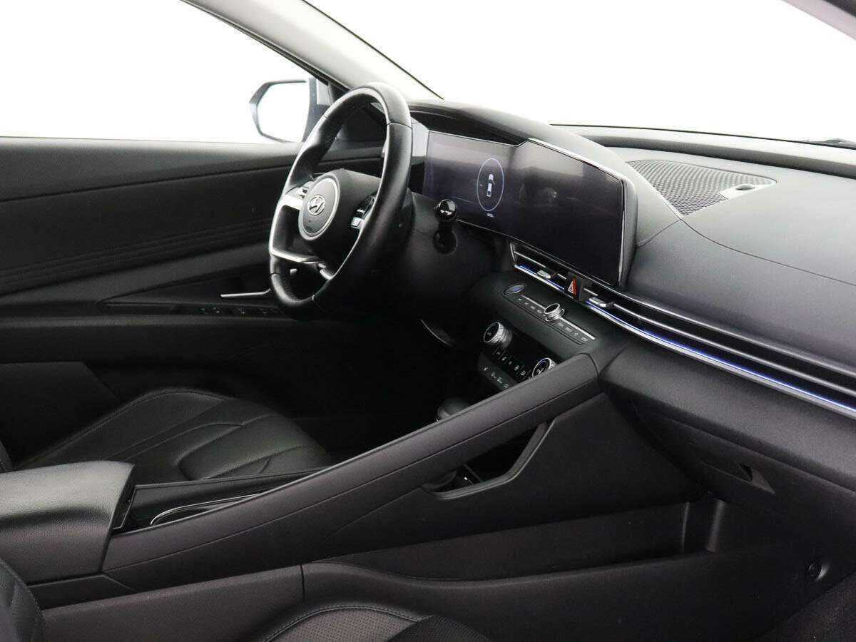 Hyundai Elantra с пробегом — 2021 год. Фото: #6