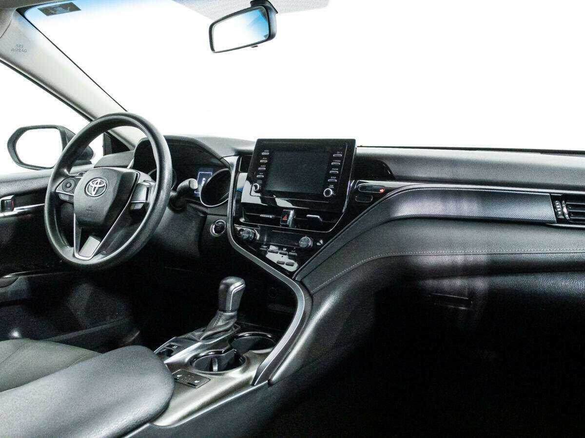 Toyota Camry с пробегом — 2021 год. Фото: #8