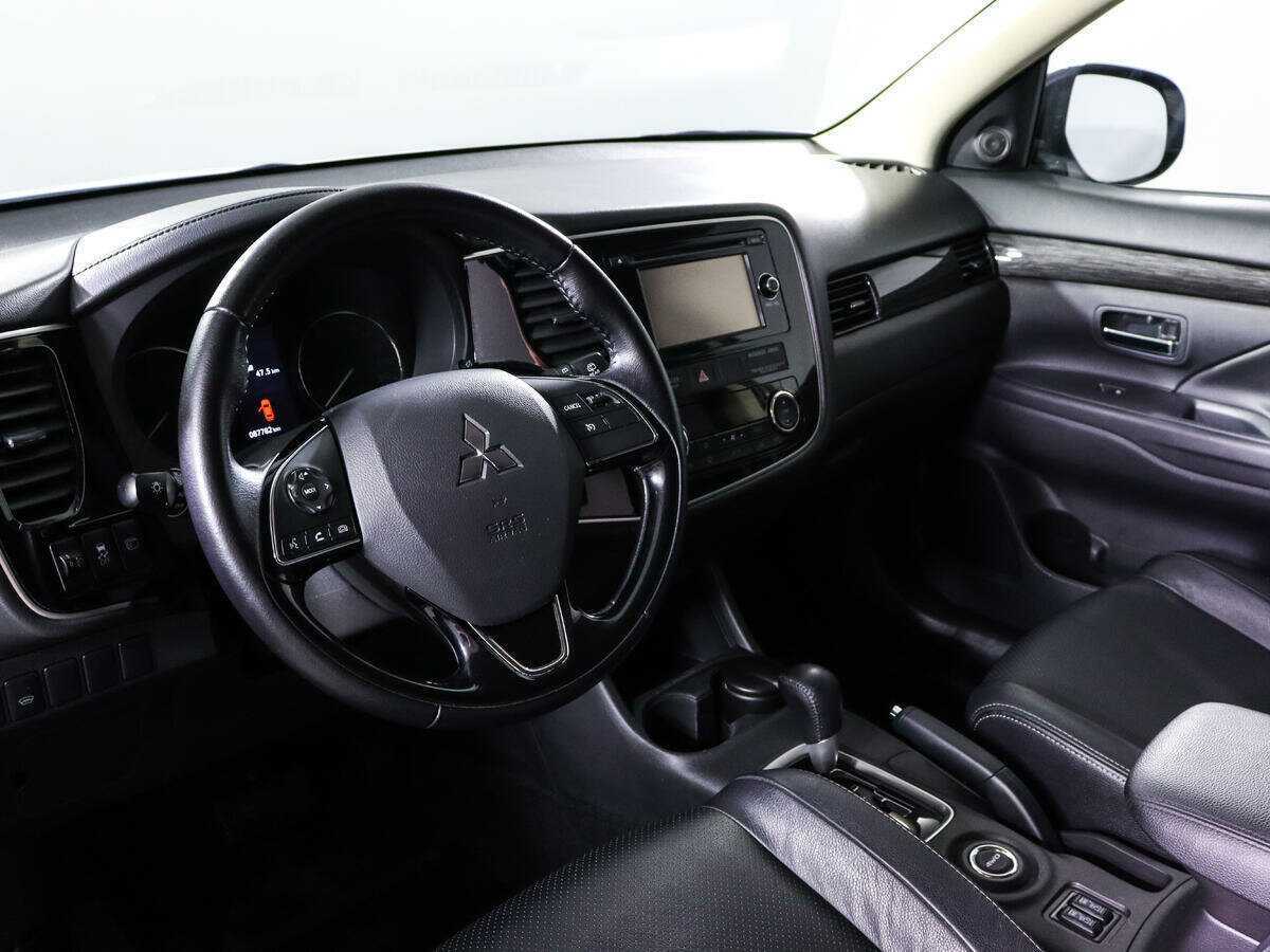 Mitsubishi Outlander с пробегом — 2016 год. Фото: #12