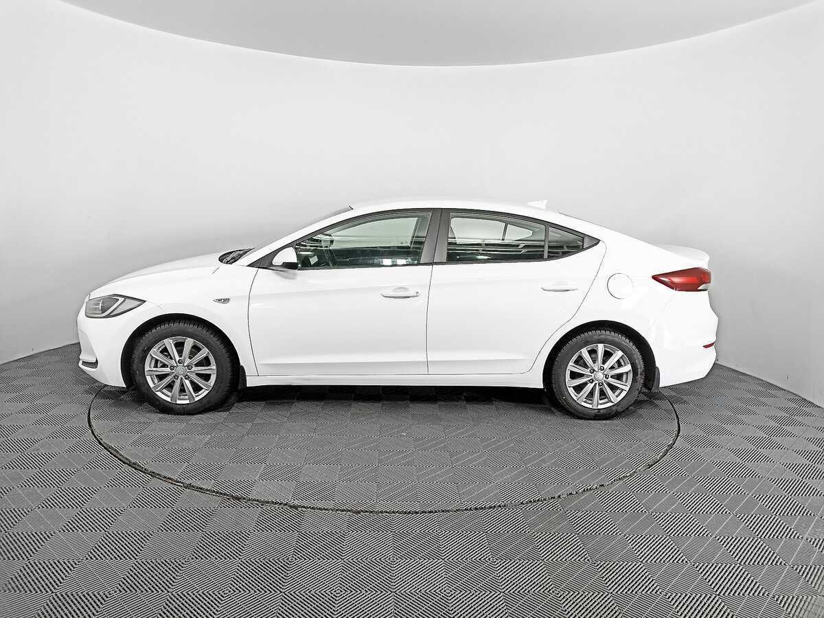 Hyundai Elantra с пробегом — 2017 год. Фото: #7