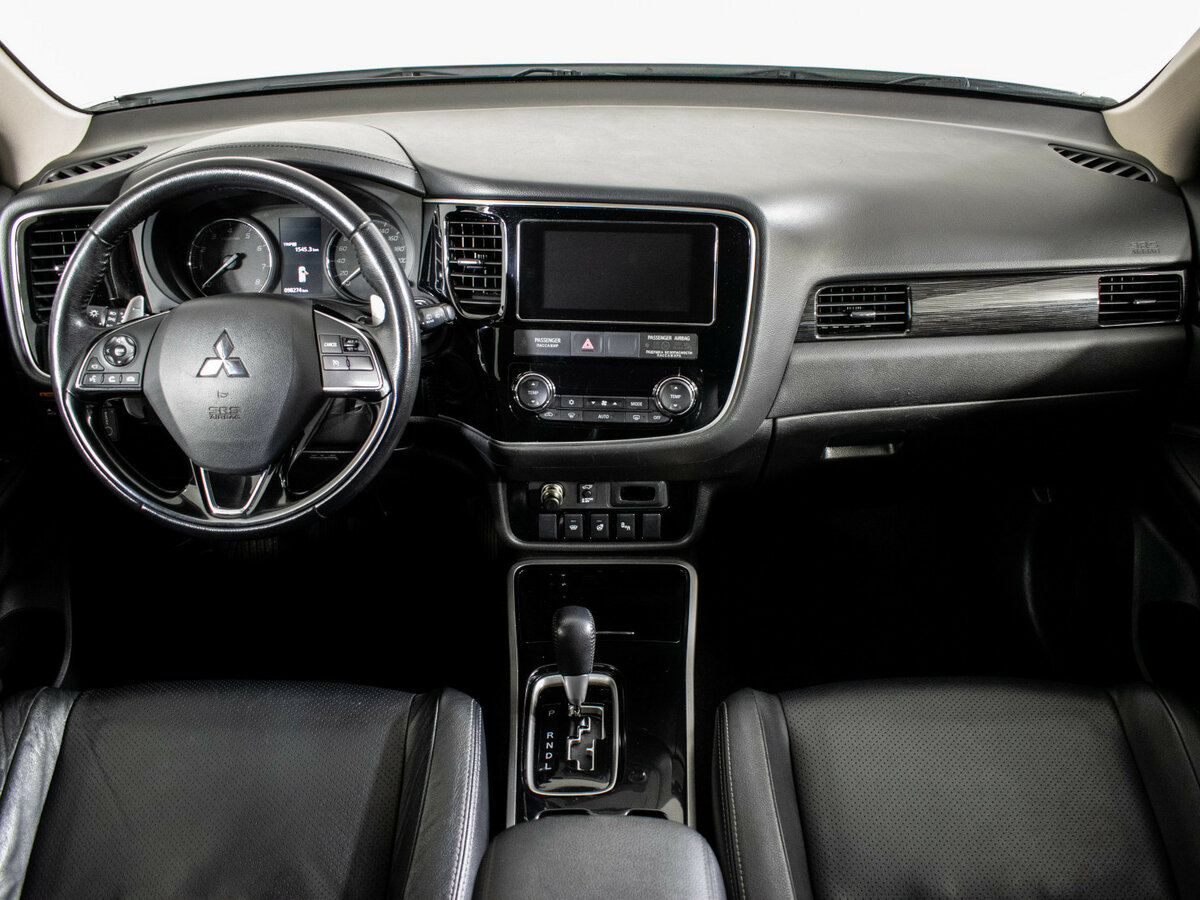 Mitsubishi Outlander с пробегом — 2017 год. Фото: #10