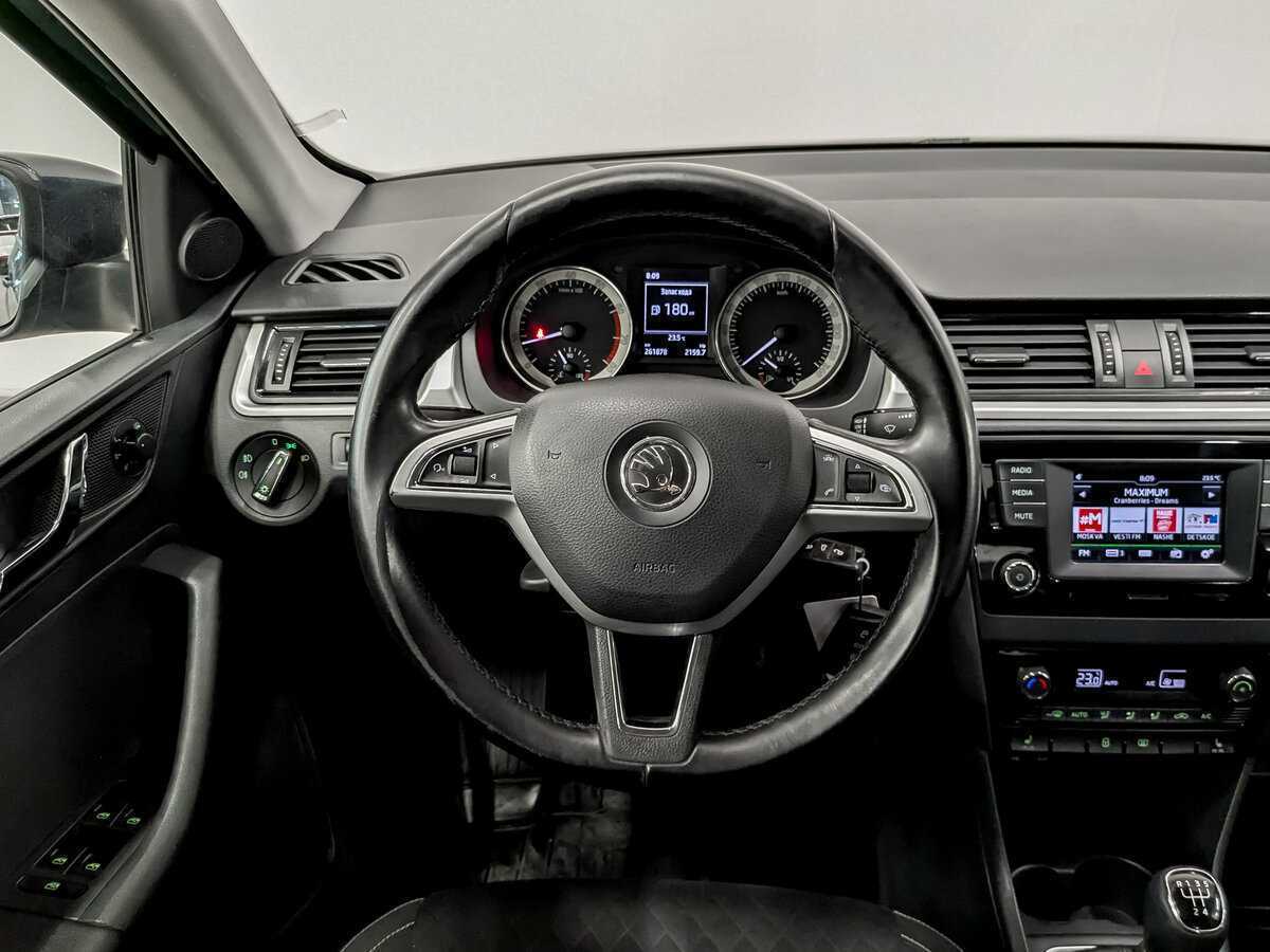 Skoda Rapid с пробегом — 2016 год. Фото: #18