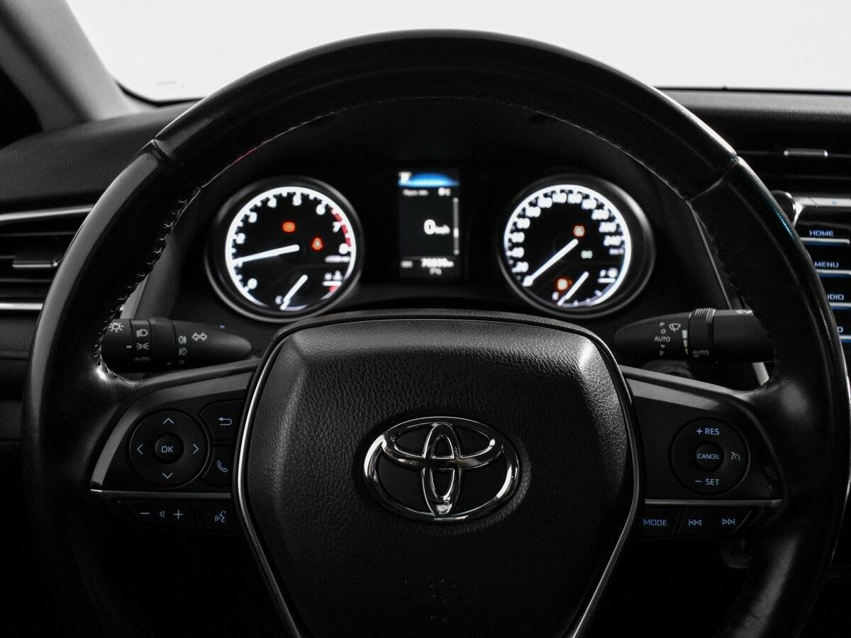 Toyota Camry с пробегом — 2019 год. Фото: #16