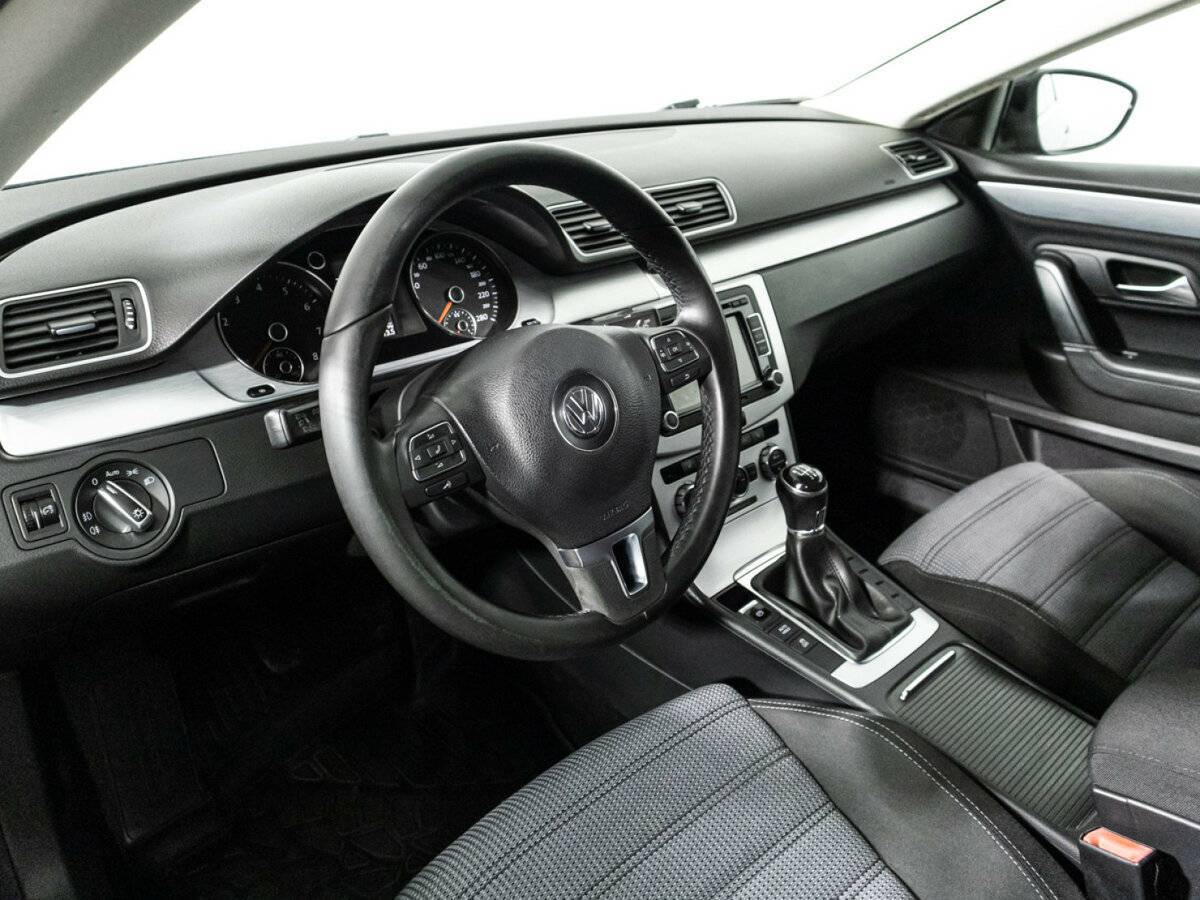 Volkswagen Passat CC с пробегом — 2012 год. Фото: #10