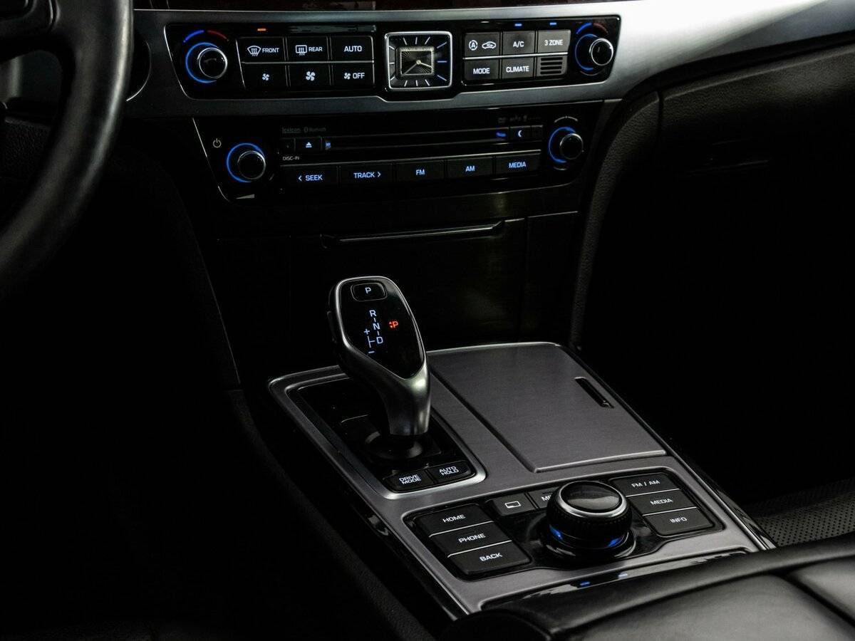 Hyundai Equus с пробегом — 2015 год. Фото: #10