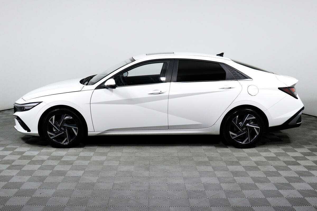 Hyundai Elantra с пробегом — 2023 год. Фото: #7