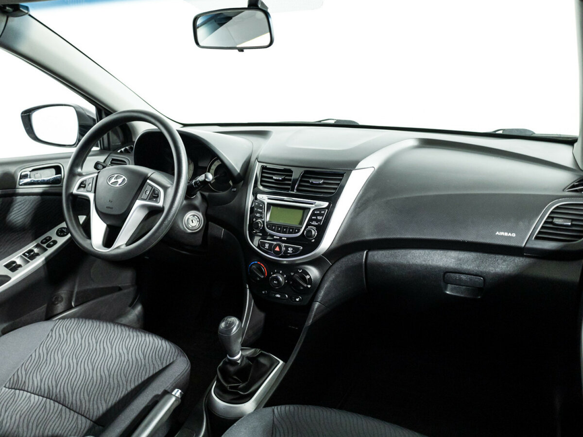 Hyundai Solaris с пробегом — 2012 год. Фото: #8