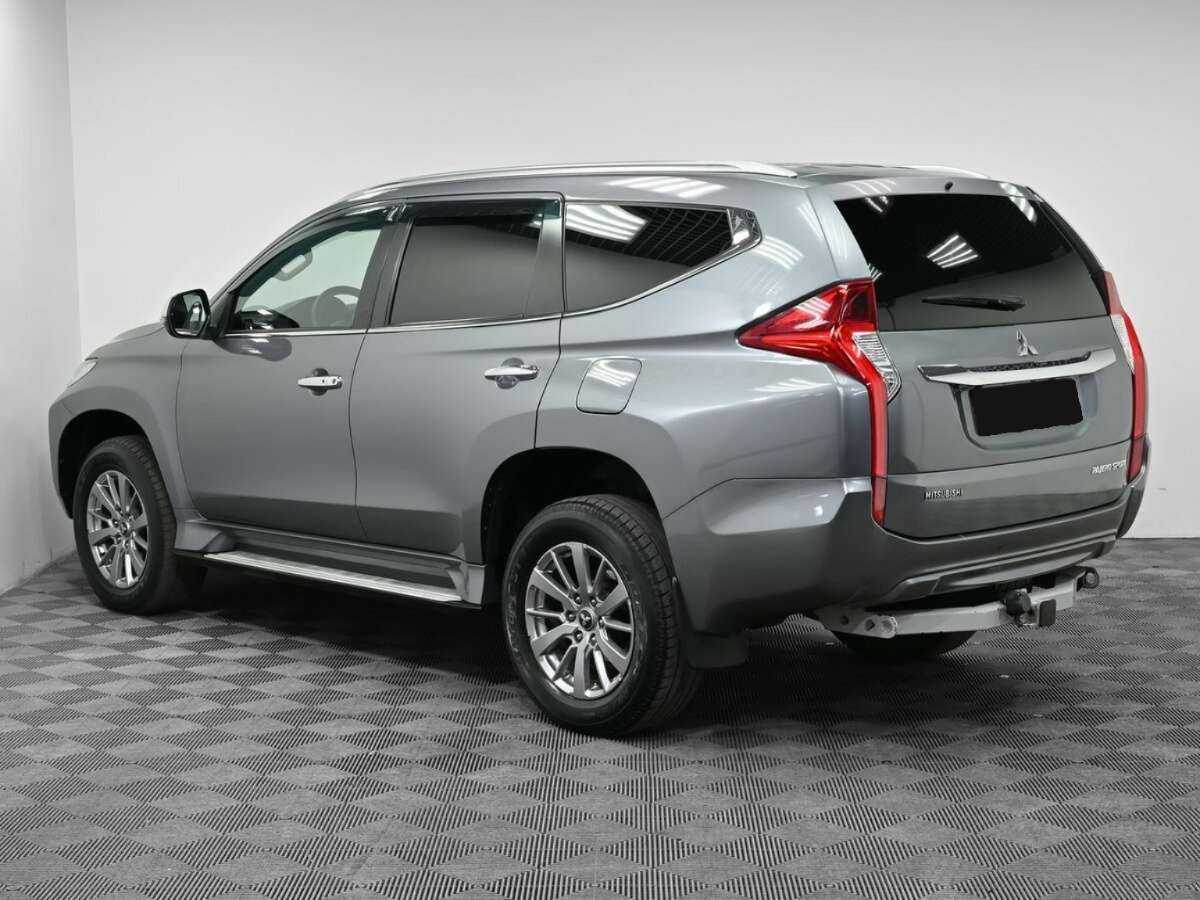 Mitsubishi Pajero Sport с пробегом — 2017 год. Фото: #3
