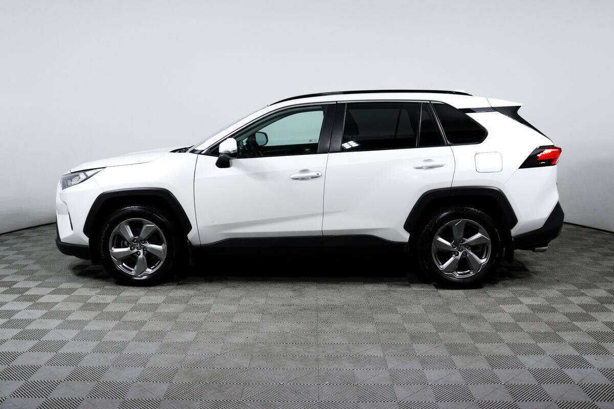 Toyota RAV4 с пробегом — 2020 год. Фото: #7