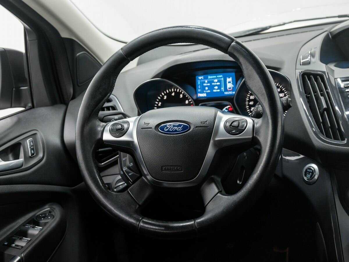 Ford Kuga с пробегом — 2015 год. Фото: #9