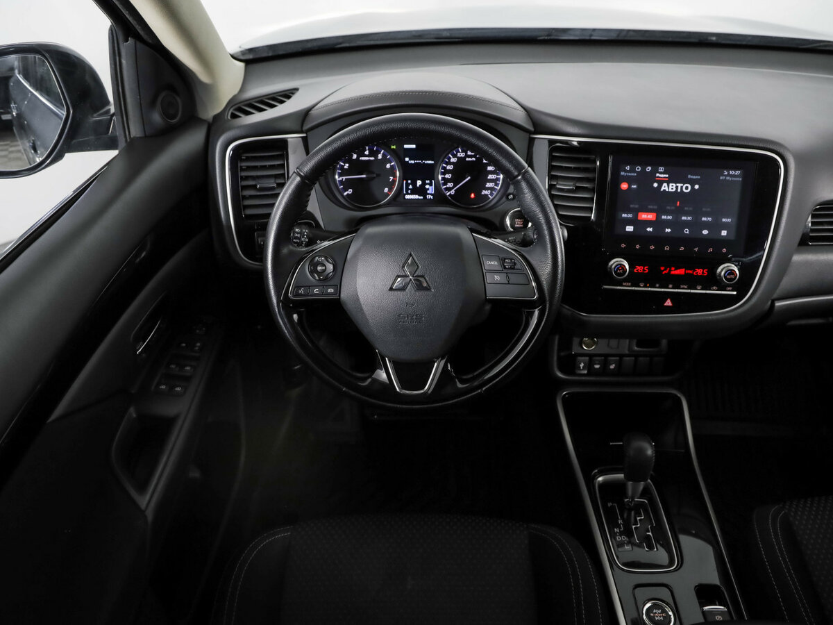 Mitsubishi Outlander с пробегом — 2021 год. Фото: #10