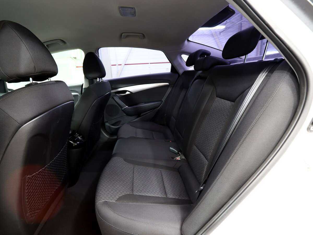 Hyundai i40 с пробегом — 2014 год. Фото: #9