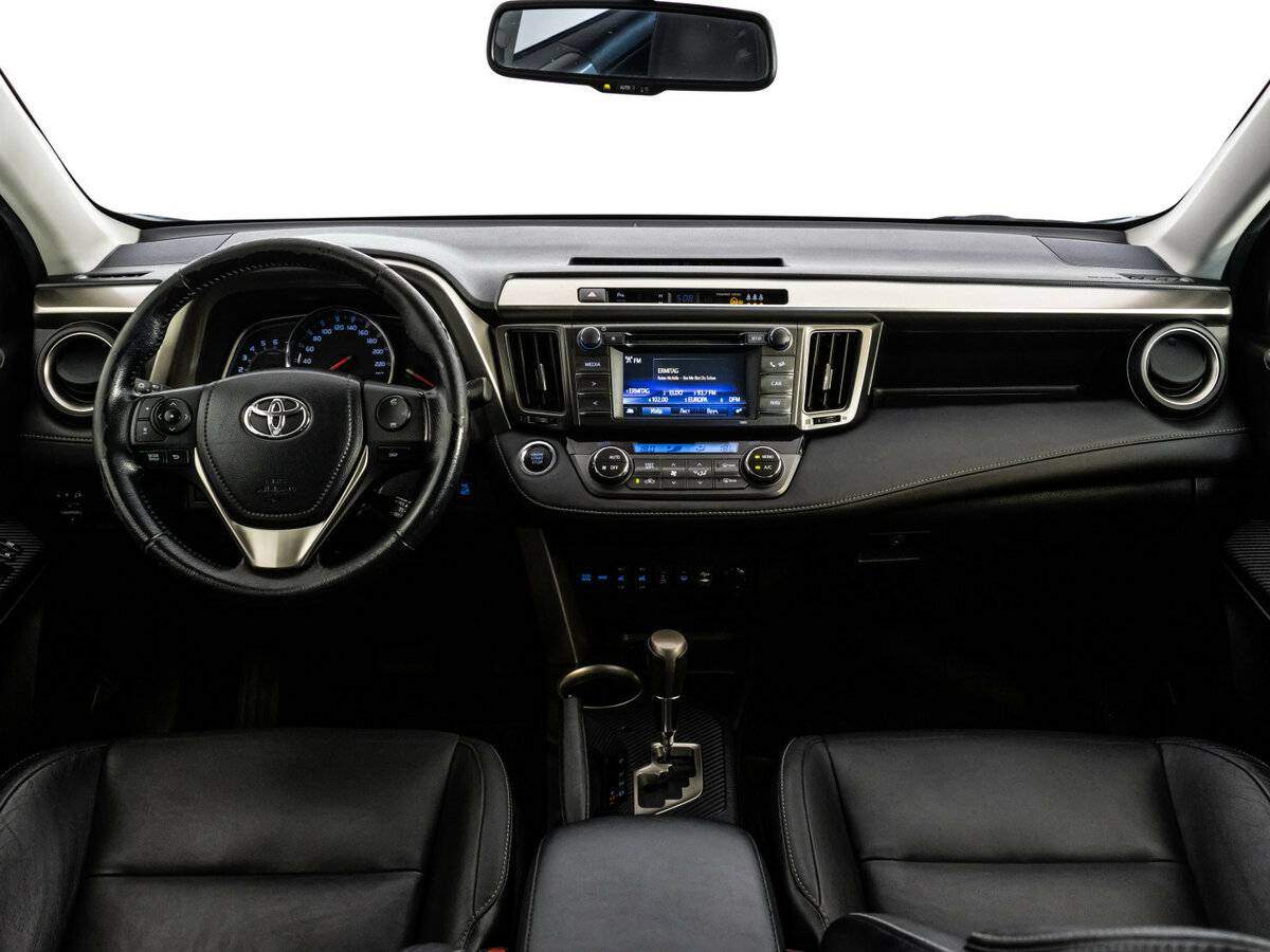 Toyota RAV4 с пробегом — 2015 год. Фото: #7