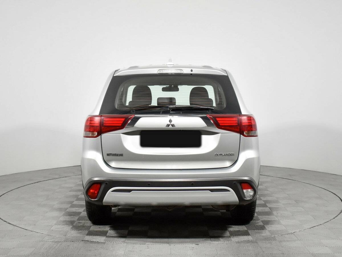 Mitsubishi Outlander с пробегом — 2018 год. Фото: #4